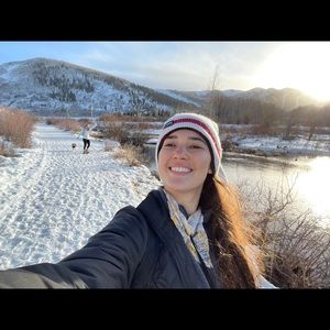 Meet your Posher, Paola